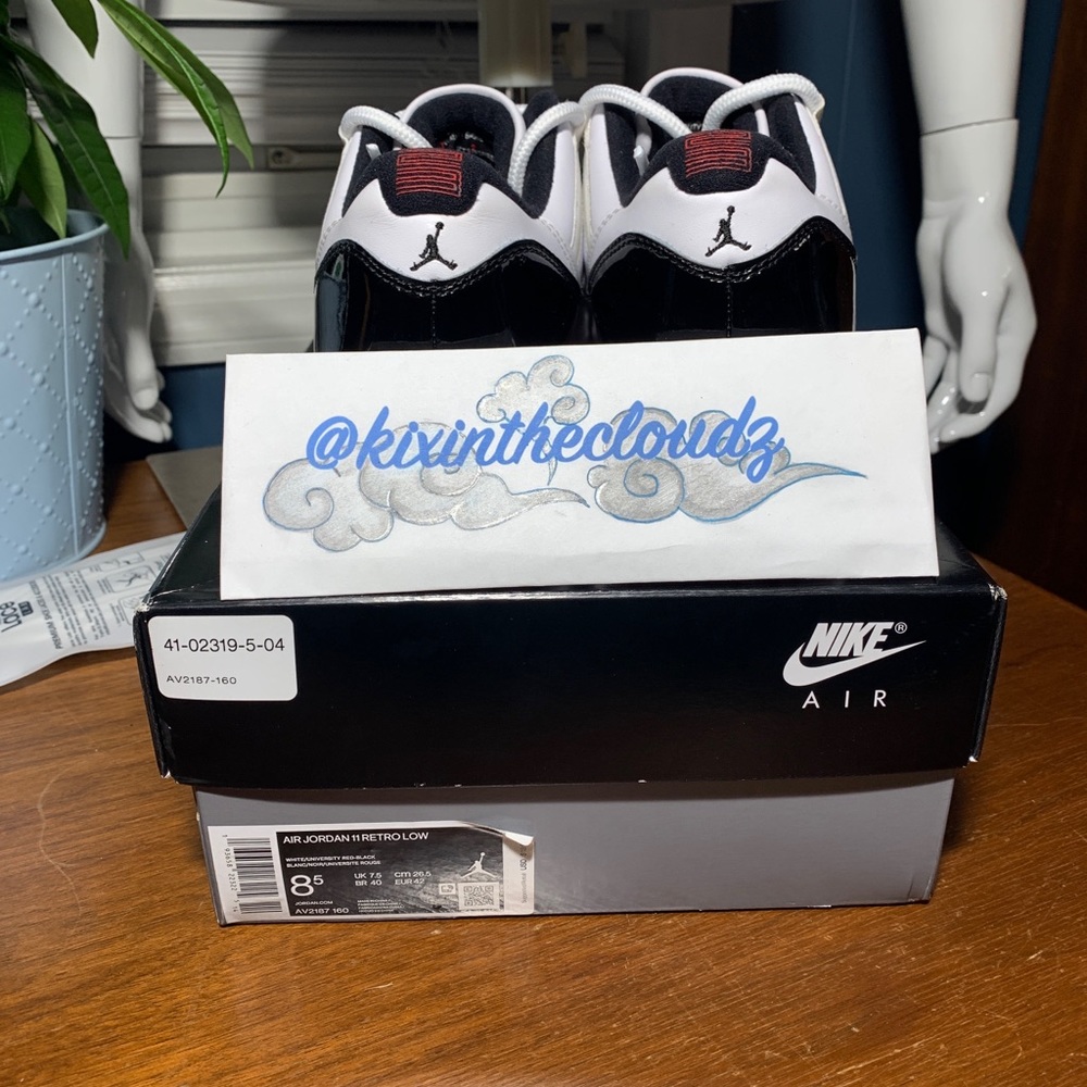 Jordan 11 low Bred Size 8.5
